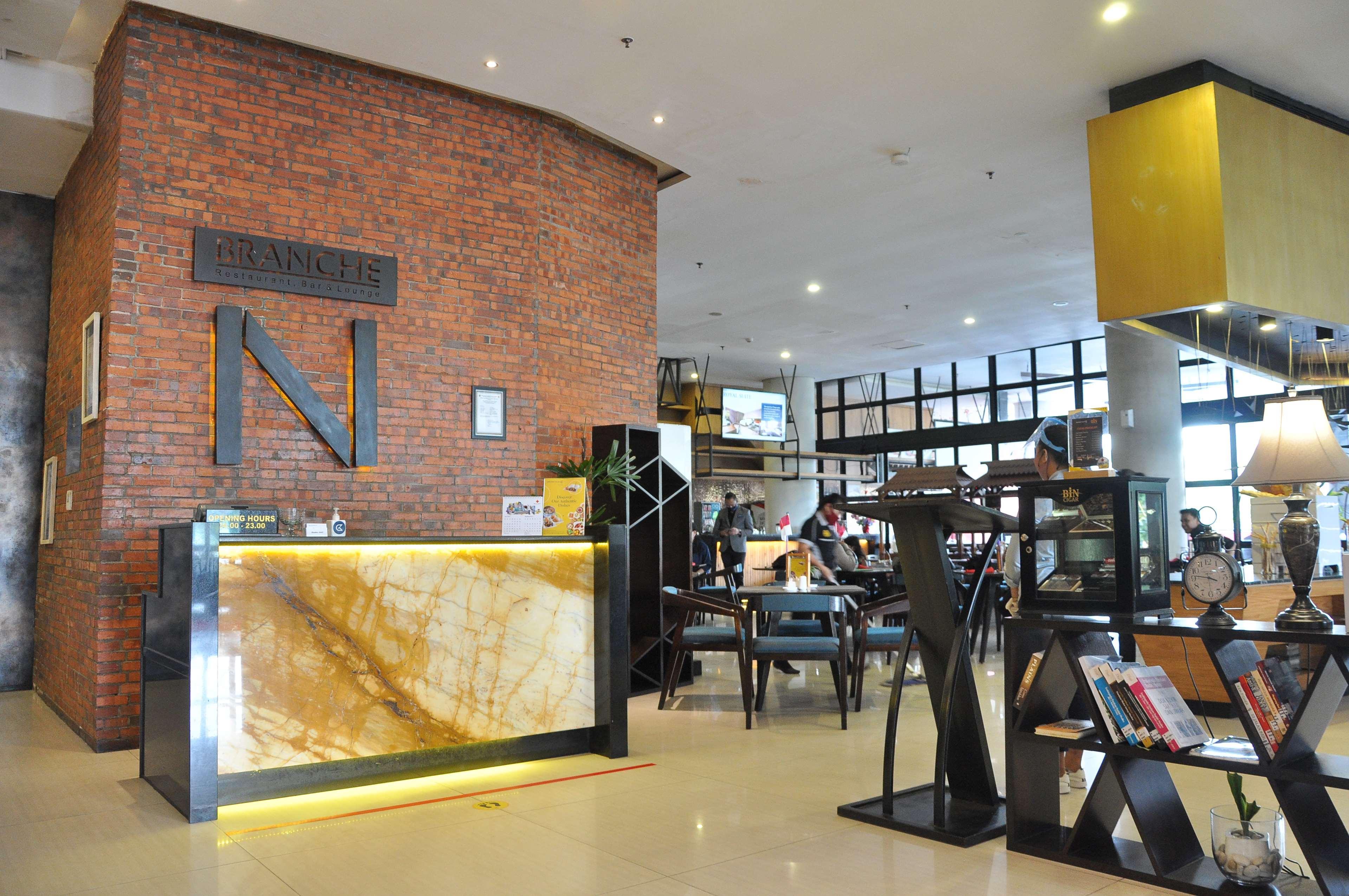 Golden Tulip Pontianak Hotell Eksteriør bilde